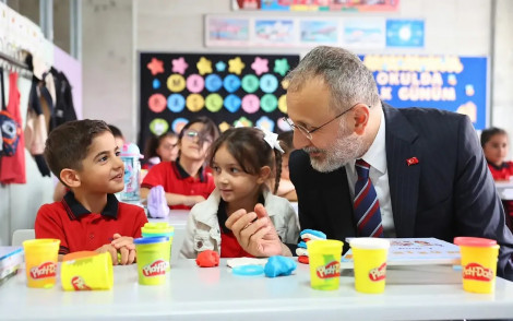 18765-baskan-ozmen-ilkogretim-haftasi-heyecanini-og-20260916-130931-eyupsultan-haberler_500x294.jpg