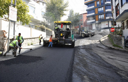 Güzeltepe Orbay Sokak’ta asfalt yenileme çalışması