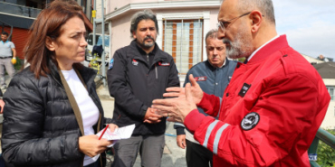 18786-baskan-ozmen-toprak-kaymasinin-meydana-geldig-20260928-164821-eyupsultan-haberler_500x294.jpeg