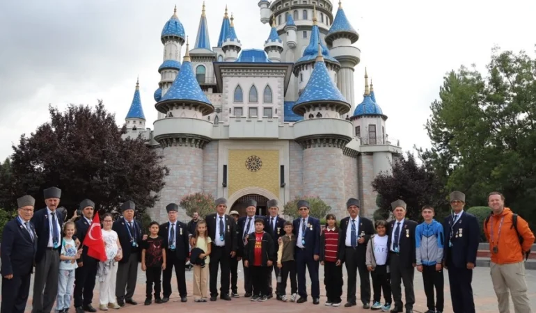20260921-eskisehirde-gaziler-ve-cocuklar-otobus26da-bir-araya-geldi-764279.webp.webp