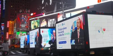 20260922-cumhurbaskani-erdoganin-dunya-barisi-mesajlari-times-meydanindaki-ekranlarda-yer-aldi-93685.webp