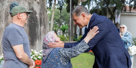 İzmir Büyükşehir’den Emeklilere Yönelik Destek Programı Sürüyor