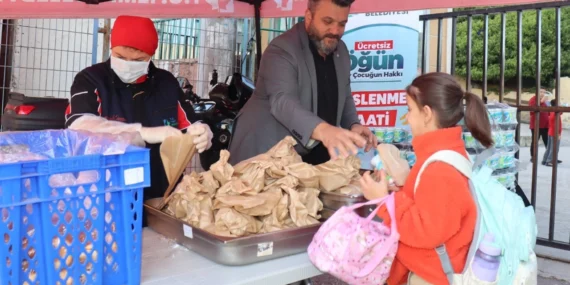 İzmit Belediyesi’nden Öğrencilere Sağlıklı İkramlık Desteği