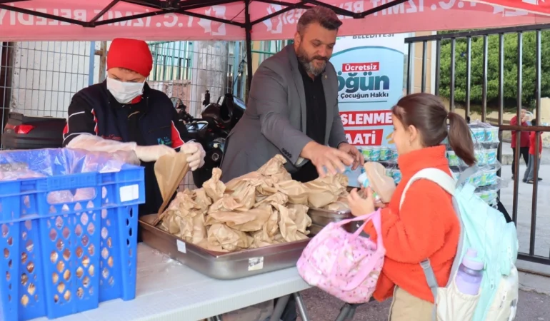 20260925-izmit-belediyesinden-ogrencilere-saglikli-ikramlik-destegi-175038.webp.webp