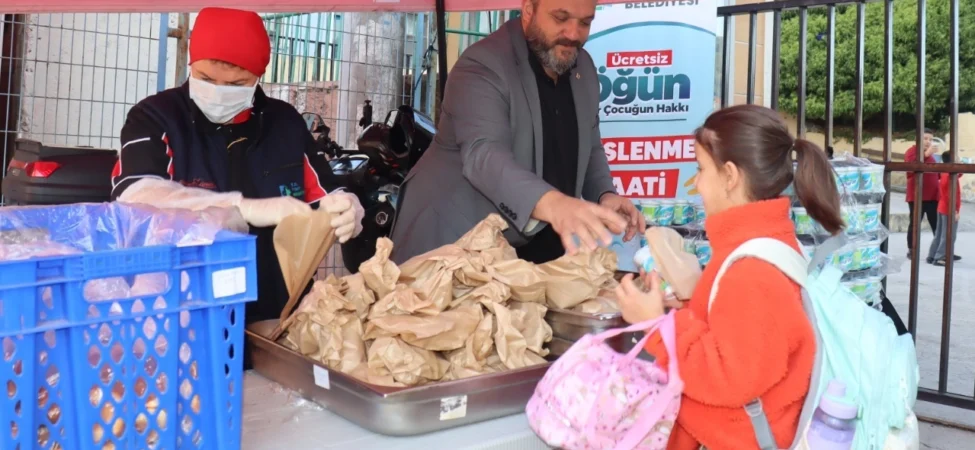 20260925-izmit-belediyesinden-ogrencilere-saglikli-ikramlik-destegi-175038.webp.webp