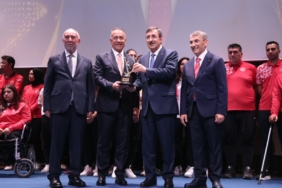 baskan-dursuna-spora-destek-odulu_1790764261_a6a09adebabf62ed3d0a.jpeg