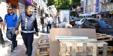 buyuksehir-ve-emniyet-ten-kaldirim-isgallerine-ortak-denetim-3-1789979402-735-x750.jpeg