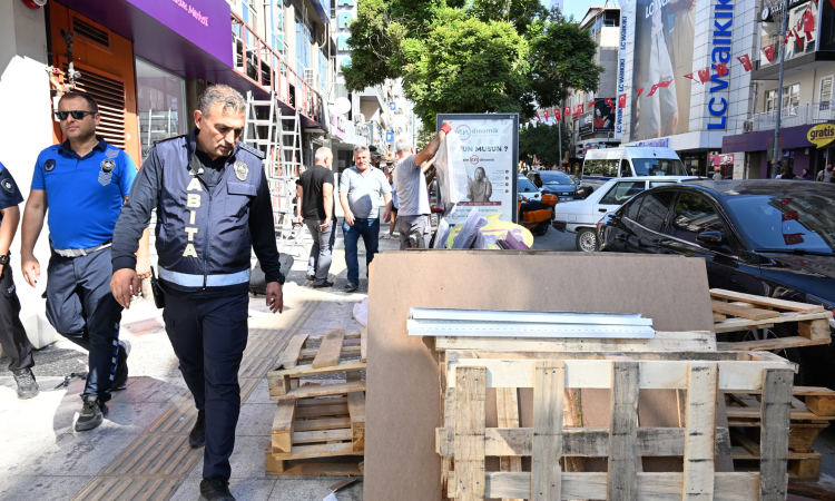 buyuksehir-ve-emniyet-ten-kaldirim-isgallerine-ortak-denetim-3-1789979402-735-x750.jpeg
