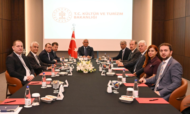 1792070090-ku-ltu-r-ve-turi-zm-bakani-mehmet-nuri-ersoy-1792142927-13-x750.jpeg
