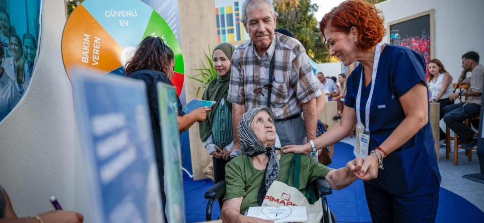 20260911-iefde-izmir-buyuksehir-belediyesinin-saglik-hizmetlerine-yogun-ilgi-525656.webp.webp