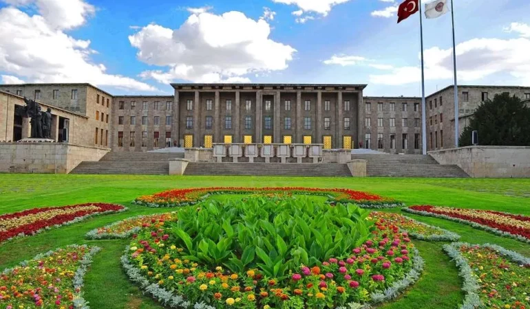 20261001-tbmm-51-gunluk-aranin-ardindan-yeniden-toplaniyor-815675.webp.webp