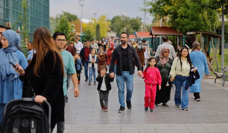 20261006-kayseride-hayvanat-bahcesine-dunya-hayvanlari-koruma-gunu-ilgisi-229409.webp.webp