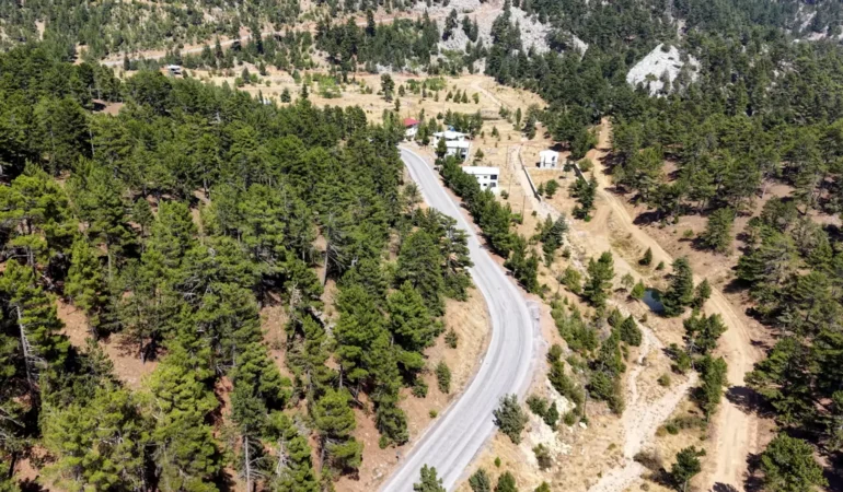 20261007-mersinde-grup-yollari-yenileniyor-tarim-ve-yayla-ulasimina-destek-414556.webp.webp