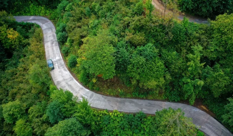 20261008-ikizce-tombaslida-beton-yol-calismasi-basladi-344386.webp.webp