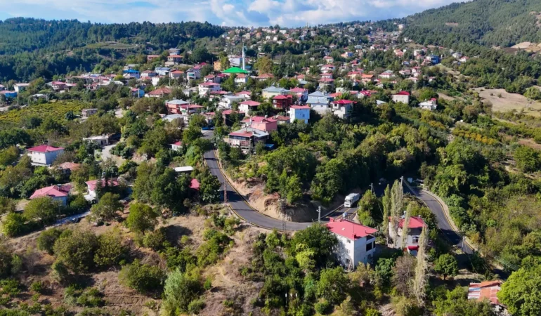 20261009-mersinde-kirsal-mahallelerin-yol-ve-kaldirim-calismalari-suruyor-565373.webp.webp