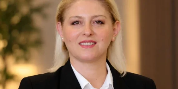 Özlem Becan’dan AK Parti’ye Geçişlere Tepki: “Sandık İradesi Korunmalı”