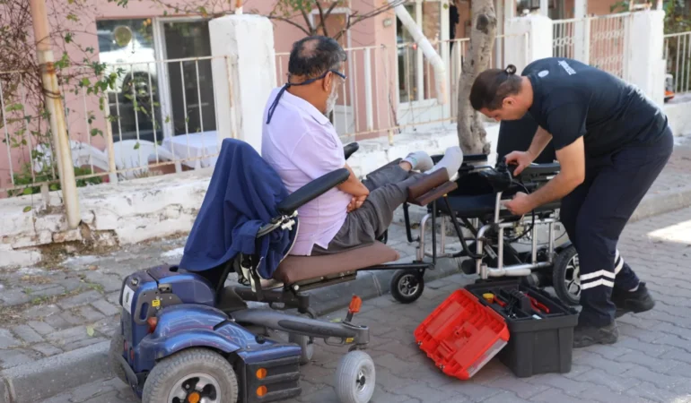 20261012-muglada-engelli-bireylere-yerinde-tekerlekli-sandalye-tamir-destegi-333106.webp.webp