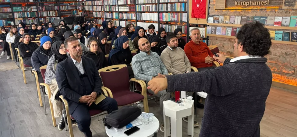 20261014-konyada-ogrenciler-yazar-ve-akademisyenlerle-bulusuyor-280626.webp.webp