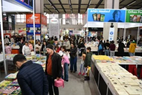 20261019-balikesir-kitap-fuarinda-hafta-sonu-yogunlugu-871243.webp.webp