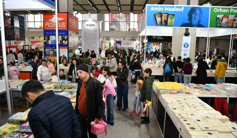 20261019-balikesir-kitap-fuarinda-hafta-sonu-yogunlugu-871243.webp.webp