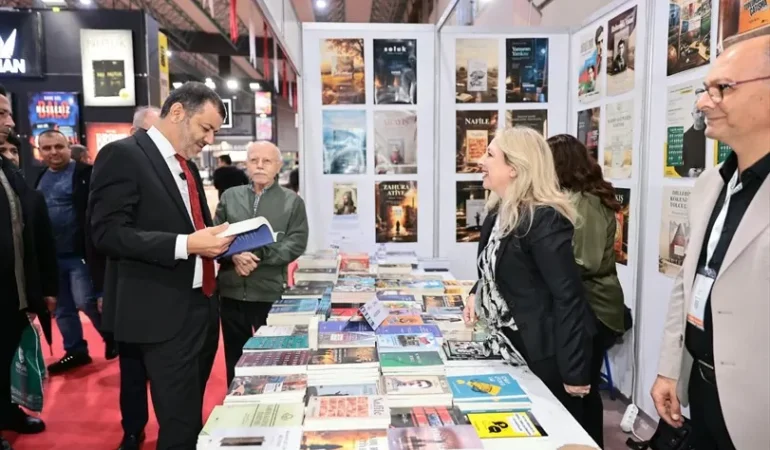 20261019-denizli-kitap-fuari-kapilarini-acti-212-yayinevi-ve-500e-yakin-yazar-okurlarla-bulusacak-94.webp