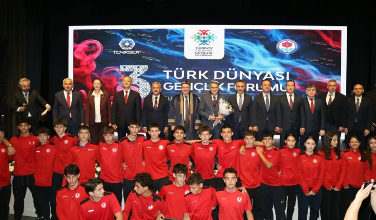 20261019-trabzonda-22-ulkeden-140-genci-bulusturan-turksoy-genclik-forumu-basladi-238701.webp.webp