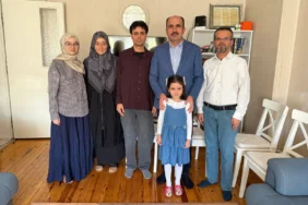 20261026-baskan-altaydan-umre-odullu-yarismanin-kazananina-ziyaret-788452.webp.webp