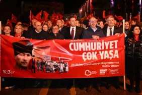 20261030-balikesirde-cumhuriyet-bayrami-coskusu-binlerce-vatandasi-bulusturdu-184951.webp.webp