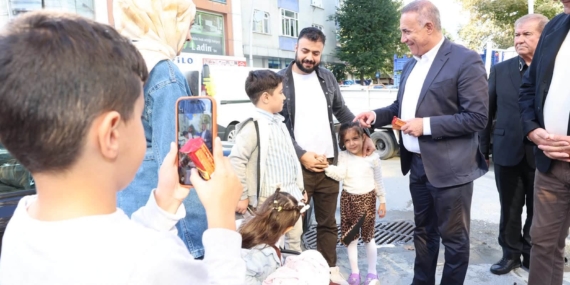 BAŞKAN DURSUN’DAN UĞUR MUMCU MAHALLESİ’NDE ESNAF ZİYARETİ