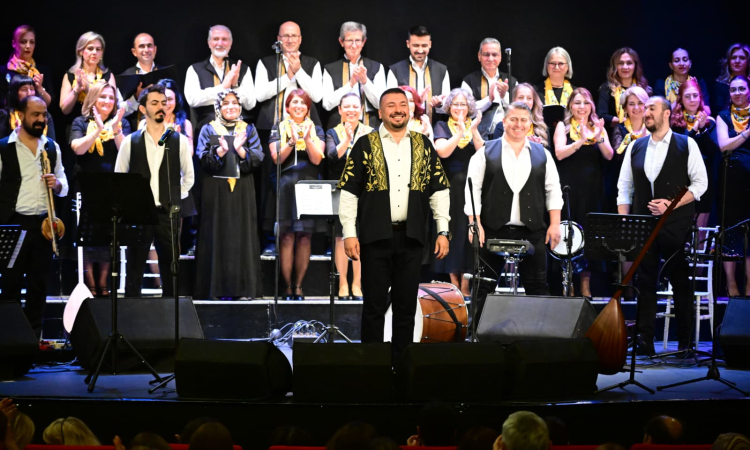manisalilar-neset-ertas-turkuleriyle-unutulmaz-bir-gece-yasadi-14-1792756866-435-x750.jpeg