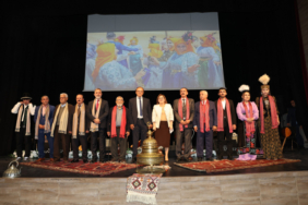 turk-dunyasinin-ozanlari-gaziantep-te-bulustu-1-1792494645-101-x750.jpeg